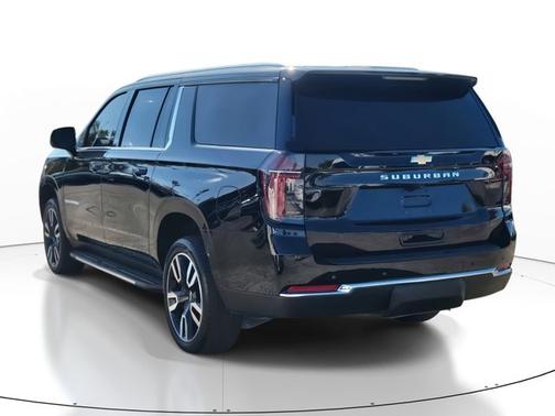 2025 Chevrolet Suburban LS