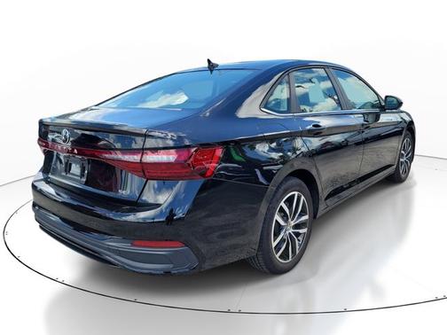 Deep Black Pearl Effect 2025 Volkswagen Jetta 1.5T SE