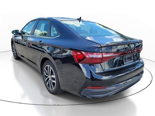 Deep Black Pearl Effect 2025 Volkswagen Jetta 1.5T SE