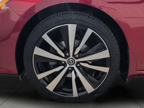 Scarlet Ember Tintcoat 2019 Nissan Altima 2.5 Platinum