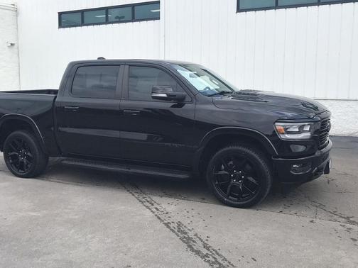 Diamond Black Crystal Pearlcoat 2021 RAM 1500 Laramie