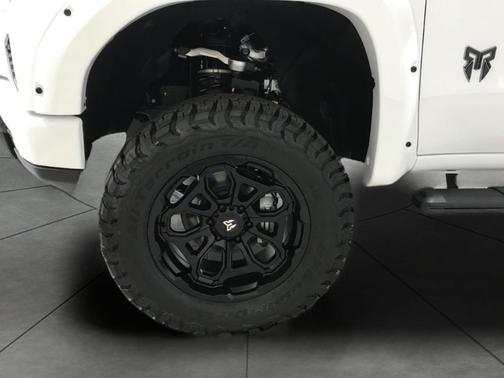 Summit White 2026 GMC Sierra 1500 AT4