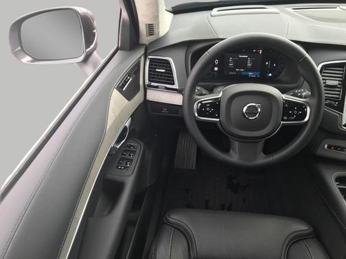 2025 Volvo XC90 B6 Ultra