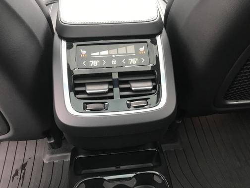 2025 Volvo XC90 B6 Ultra