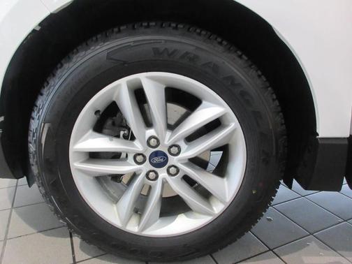 Photo 3 of 27 of 2015 Ford Edge SEL