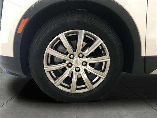 2022 Cadillac XT4 Premium Luxury