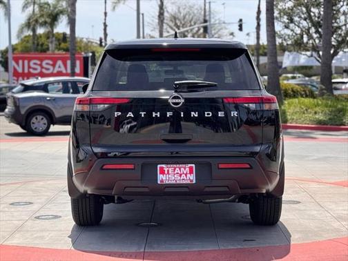 2025 Nissan Pathfinder S FWD