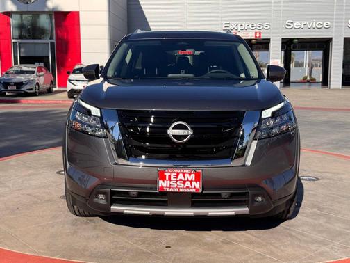 2025 Nissan Pathfinder Platinum 4WD