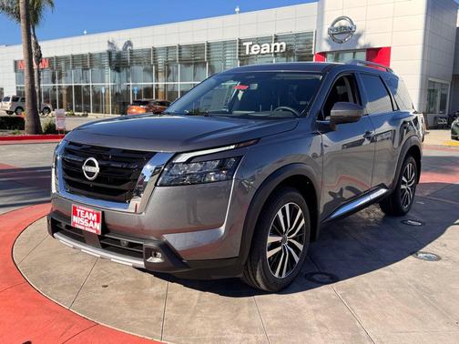 2025 Nissan Pathfinder Platinum 4WD