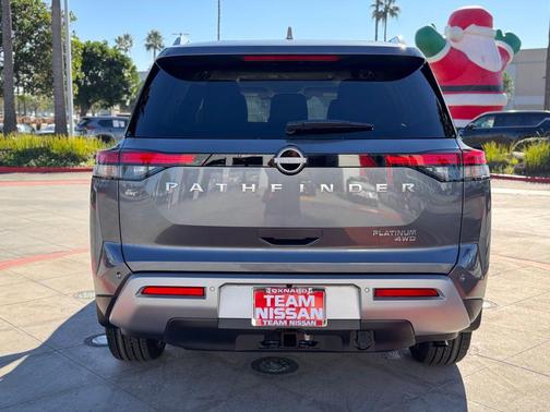 2025 Nissan Pathfinder Platinum 4WD