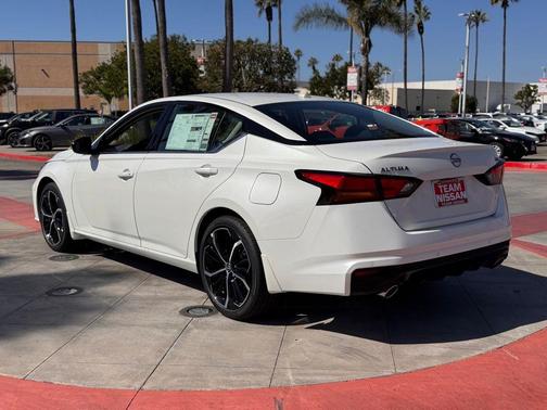 2025 Nissan Altima SR FWD