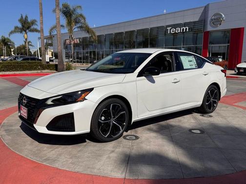 2025 Nissan Altima SR FWD
