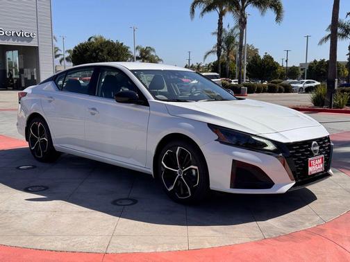 2025 Nissan Altima SR FWD