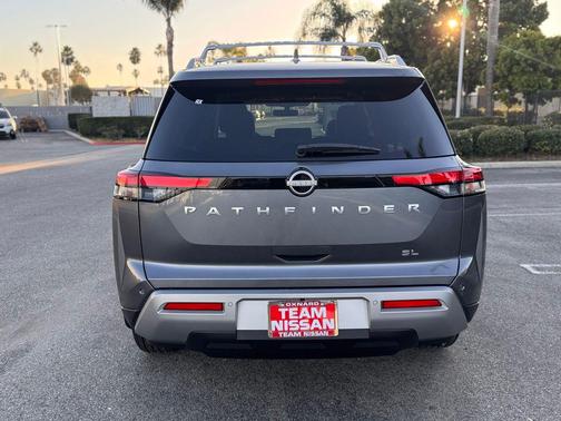 2025 Nissan Pathfinder SL FWD