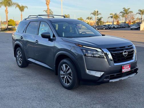 2025 Nissan Pathfinder SL FWD