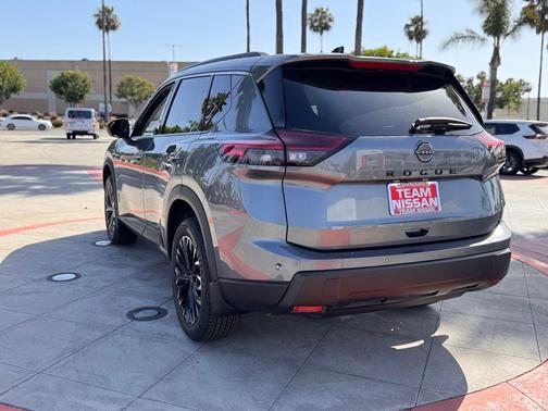 Gun Met 2026 Nissan Rogue Dark Armor