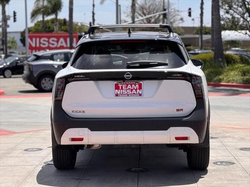 2025 Nissan Kicks SR