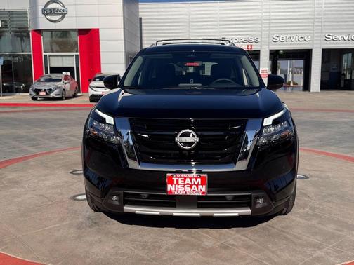 2025 Nissan Pathfinder SL FWD