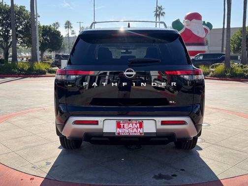 2025 Nissan Pathfinder SL FWD
