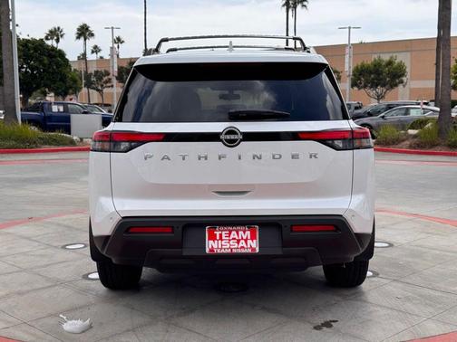 2025 Nissan Pathfinder SV FWD