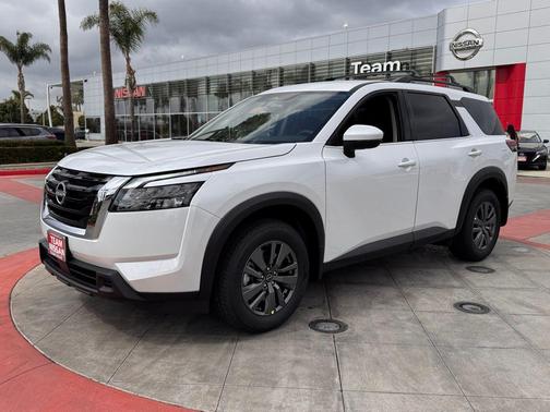 2025 Nissan Pathfinder SV FWD