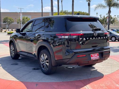 2025 Nissan Pathfinder S FWD