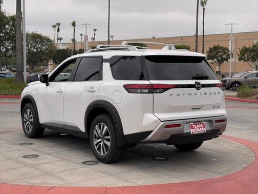 2025 Nissan Pathfinder SL 4WD