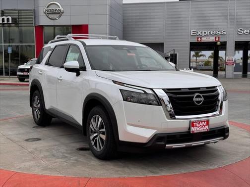 2025 Nissan Pathfinder SL 4WD
