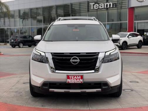 2025 Nissan Pathfinder SL 4WD