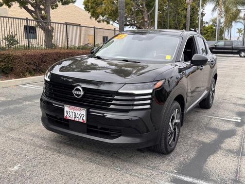 Super Black 2025 Nissan Kicks SV