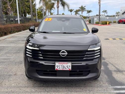 Super Black 2025 Nissan Kicks SV