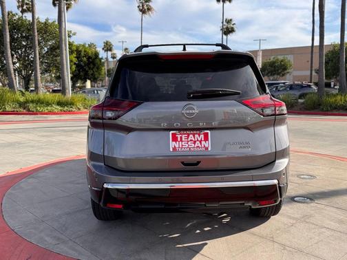 Gun Met 2026 Nissan Rogue Platinum