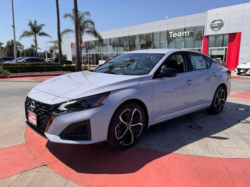 2025 Nissan Altima SR FWD