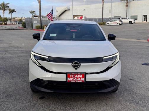 White Pearl 2026 Nissan Leaf SV+