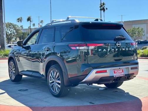 2025 Nissan Pathfinder SL FWD