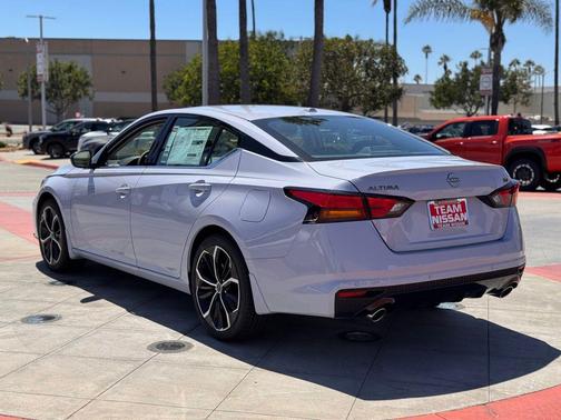 2025 Nissan Altima SR FWD