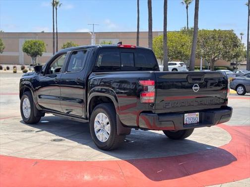 2022 Nissan Frontier SV