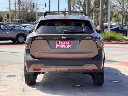 2025 Nissan Kicks SR