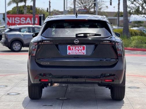 2025 Nissan Kicks SV