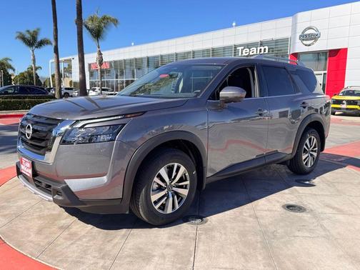 2025 Nissan Pathfinder SL FWD