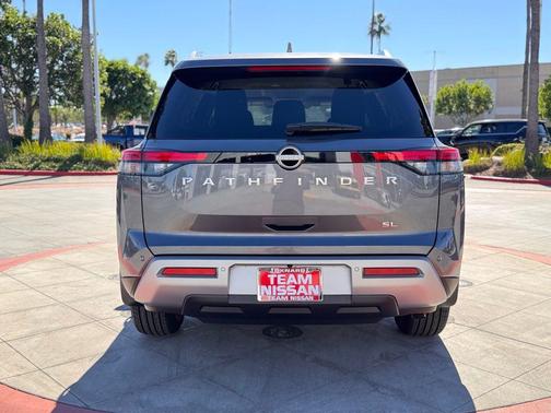 2025 Nissan Pathfinder SL FWD