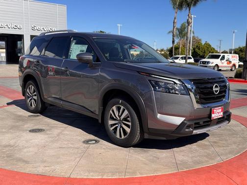 2025 Nissan Pathfinder SL FWD