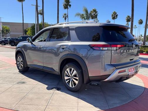 2025 Nissan Pathfinder SL FWD