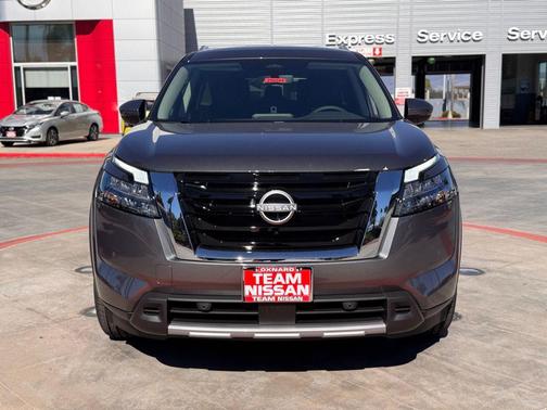 2025 Nissan Pathfinder SL FWD