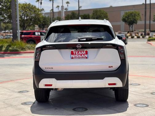 2025 Nissan Kicks SR