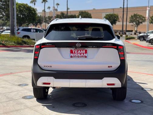 2025 Nissan Kicks SR