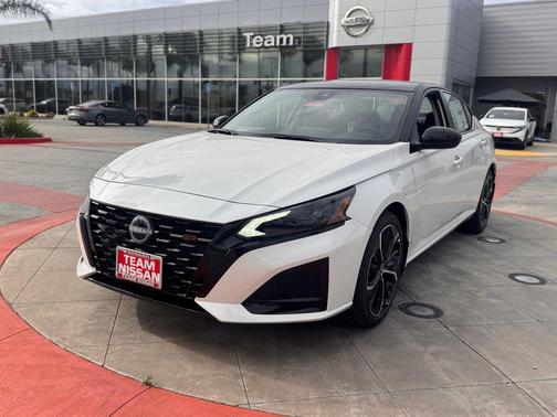White Pearl 2026 Nissan Altima SR FWD