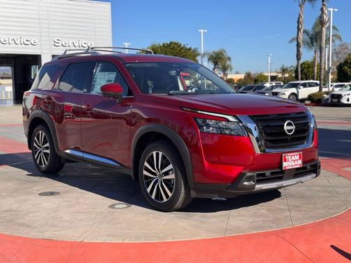 2025 Nissan Pathfinder Platinum FWD