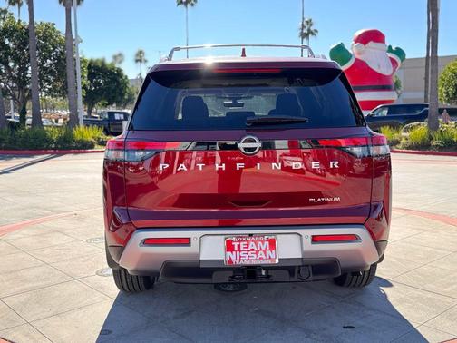 2025 Nissan Pathfinder Platinum FWD