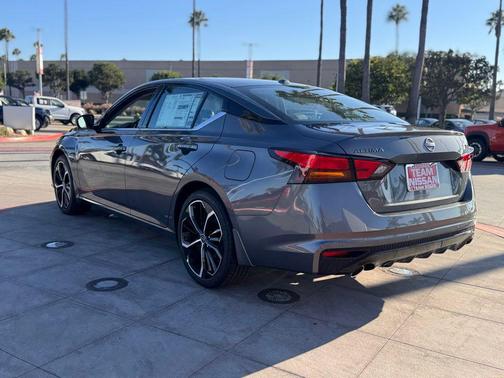 2025 Nissan Altima SR FWD